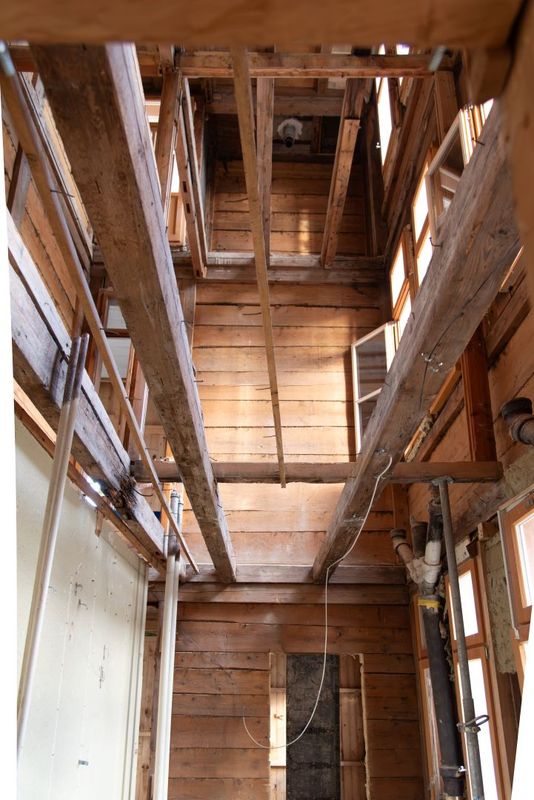 Sanierung des denkmalgeschützten Hotel Kreuz in Romoos – Bauphase | Liftschacht